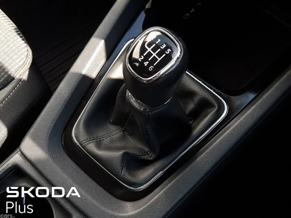 Skoda Octavia Saloon, Diesel, 2023, Silver