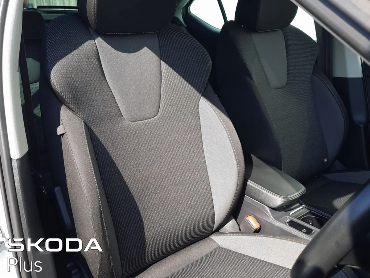 Skoda Octavia Saloon, Diesel, 2023, Silver