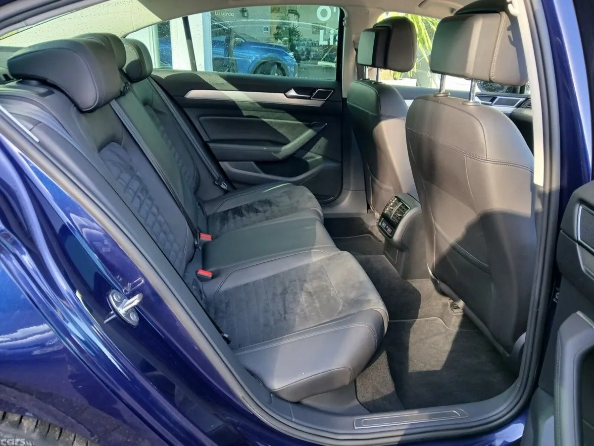 Volkswagen Passat Saloon, Diesel, 2019, Blue