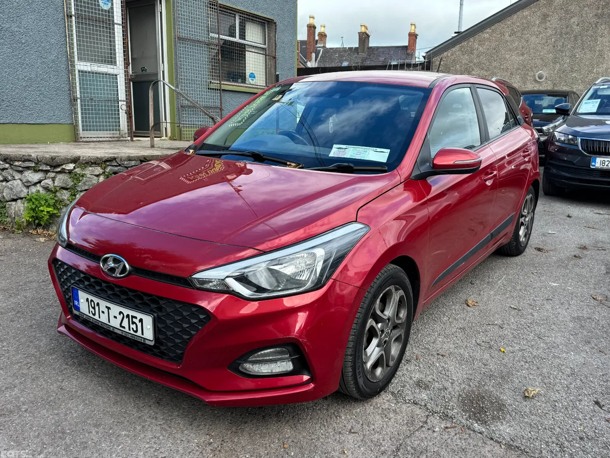 Hyundai i20 Hatchback, Petrol, 2019, Red