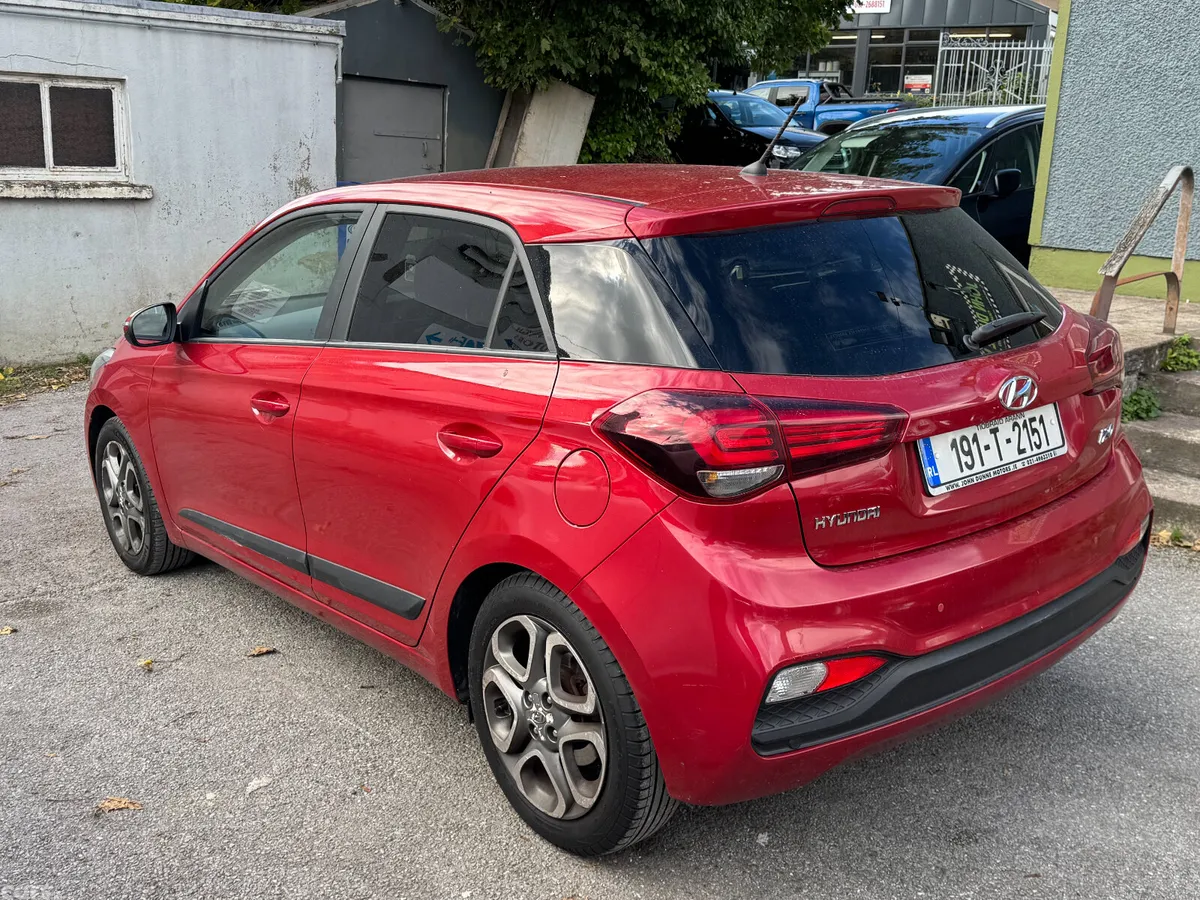Hyundai i20 Hatchback, Petrol, 2019, Red