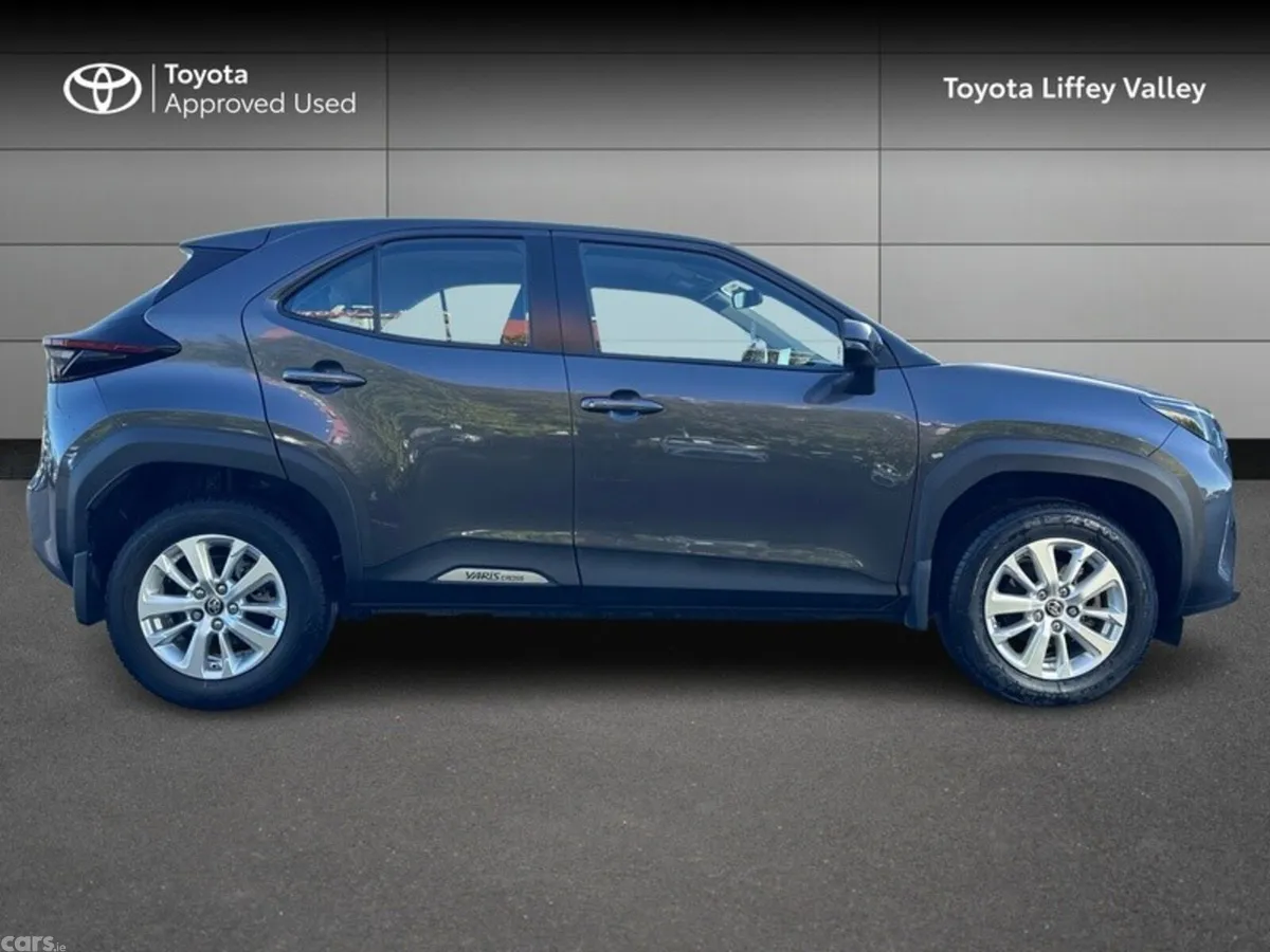 Toyota Yaris Cross Hatchback, Petrol Hybrid, 2023, Grey