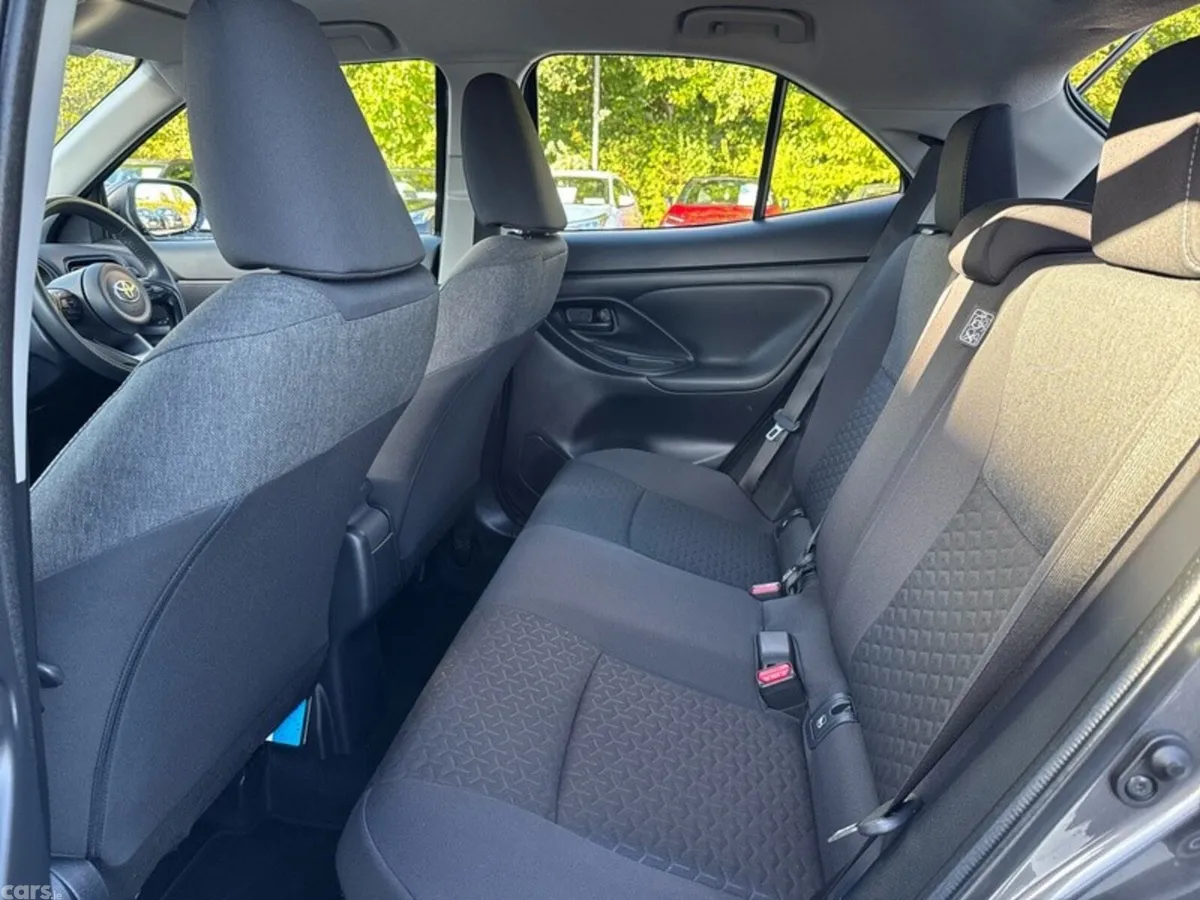 Toyota Yaris Cross Hatchback, Petrol Hybrid, 2023, Grey