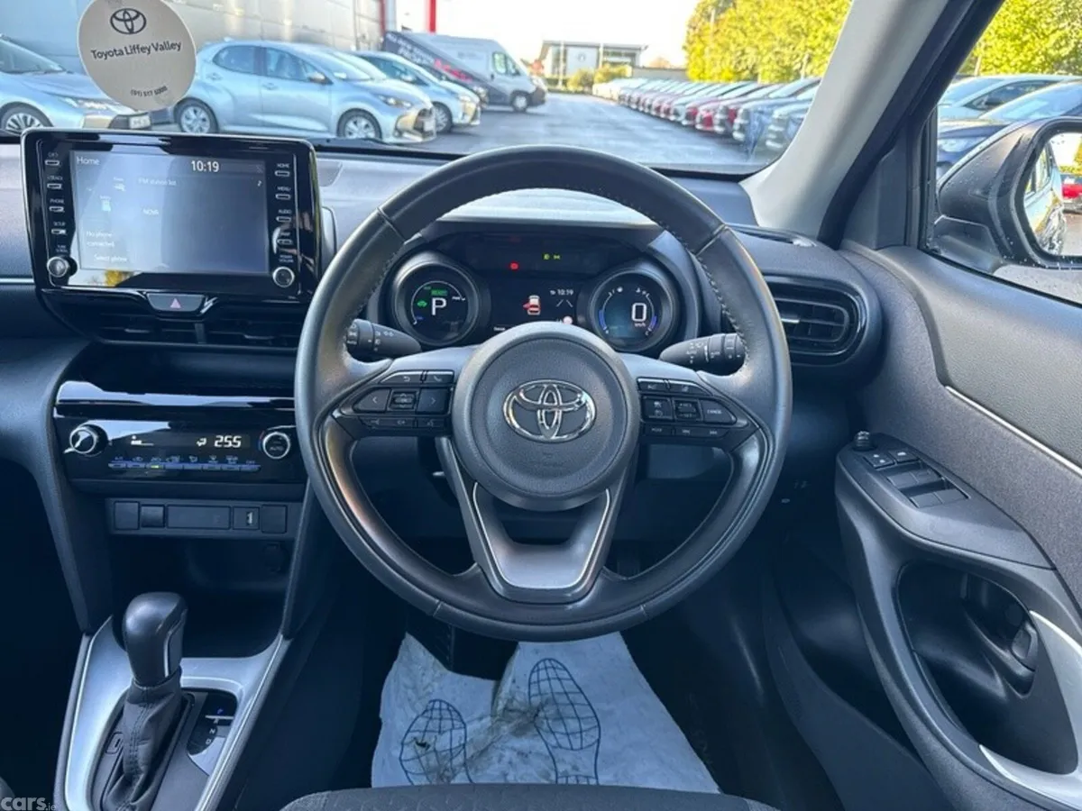 Toyota Yaris Cross Hatchback, Petrol Hybrid, 2023, Grey