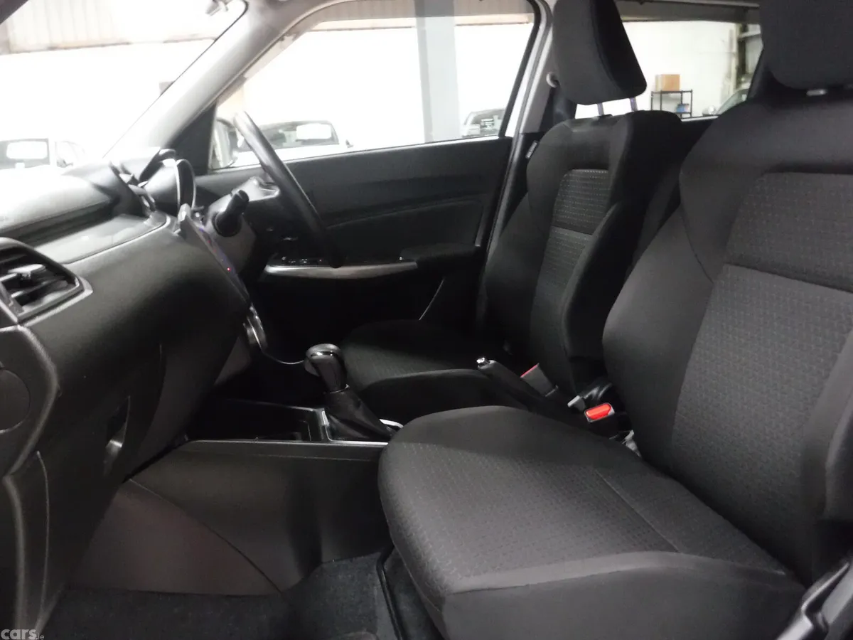 Suzuki Swift Hatchback, Petrol, 2021, White