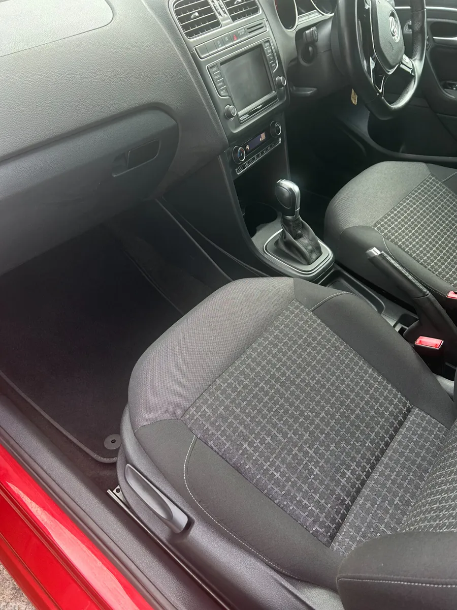 Volkswagen Polo Hatchback, Petrol, 2015, Red