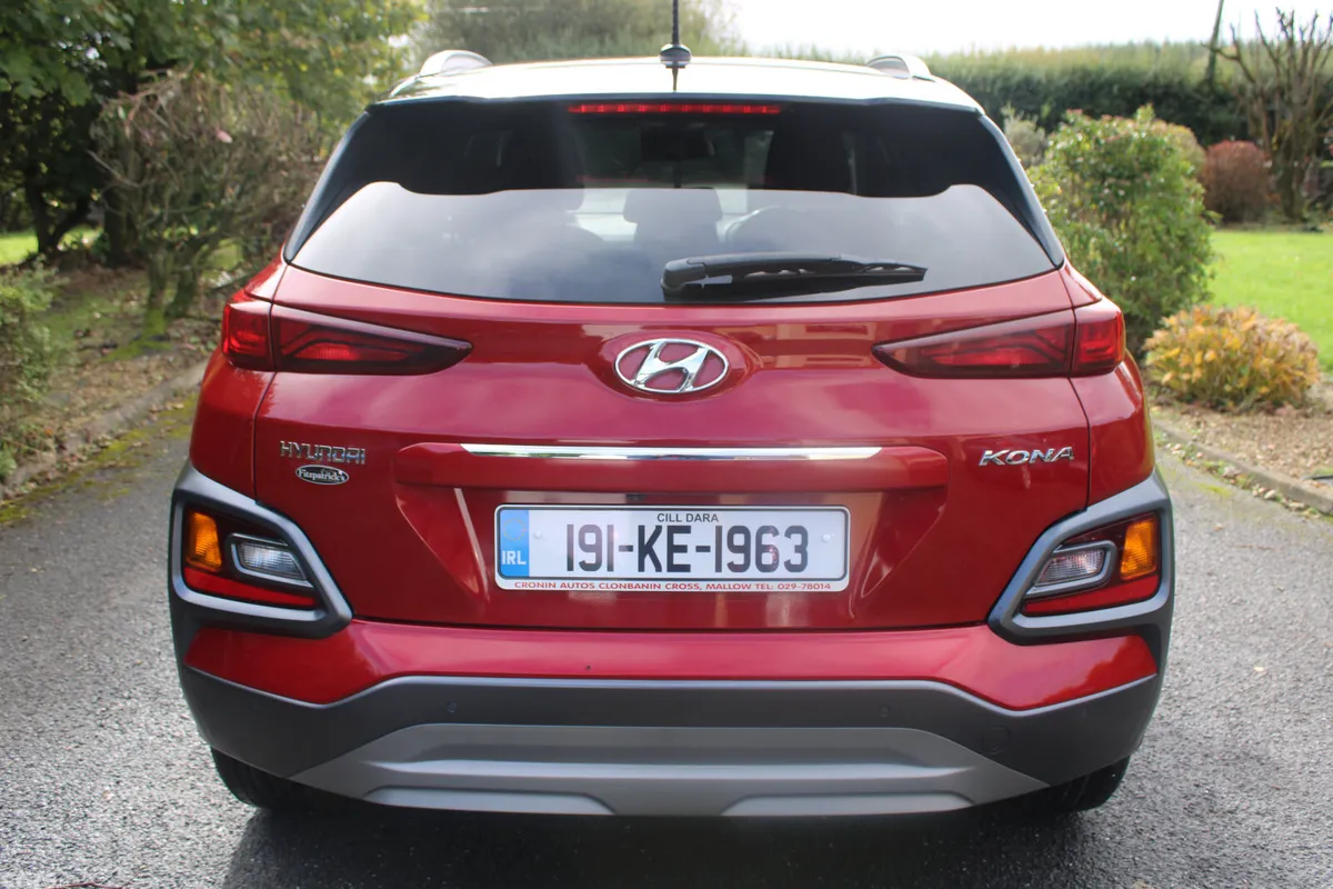 Hyundai KONA MPV, Petrol, 2019, Red