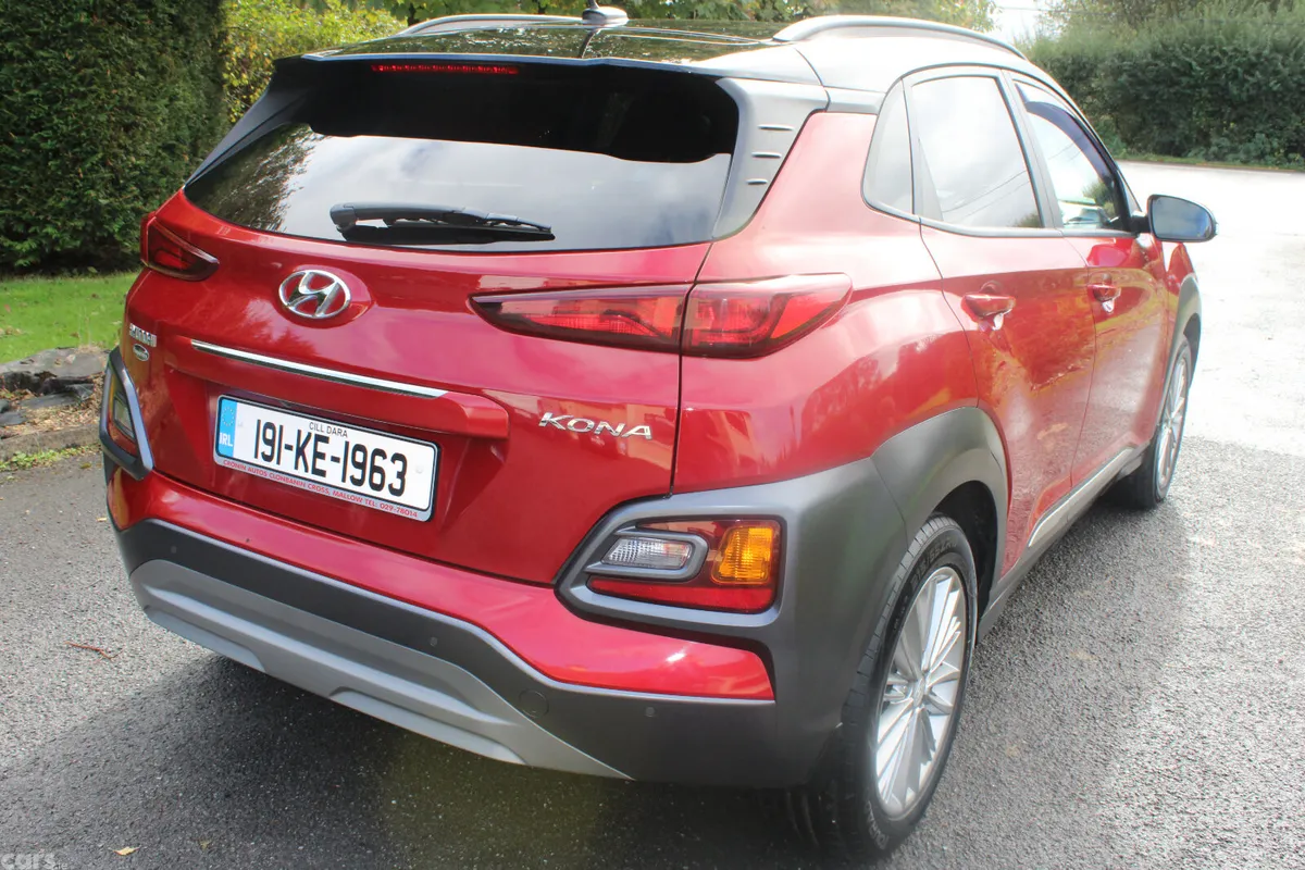 Hyundai KONA MPV, Petrol, 2019, Red