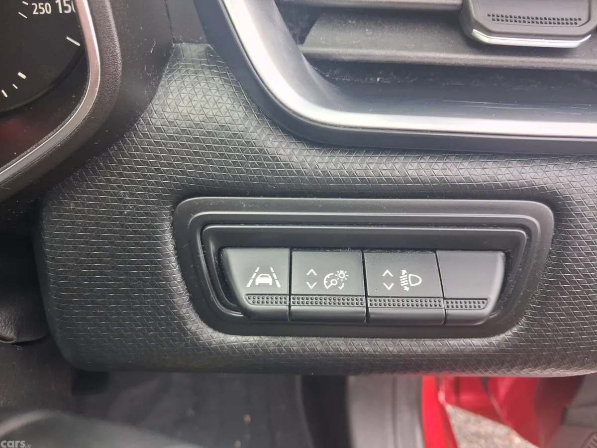 Renault Clio Hatchback, Petrol, 2020, Red
