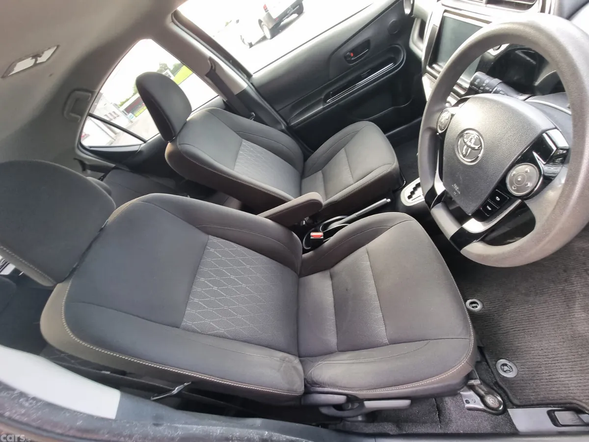 Toyota Aqua Hatchback, Petrol Hybrid, 2020, White