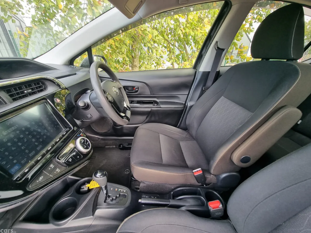 Toyota Aqua Hatchback, Petrol Hybrid, 2020, White