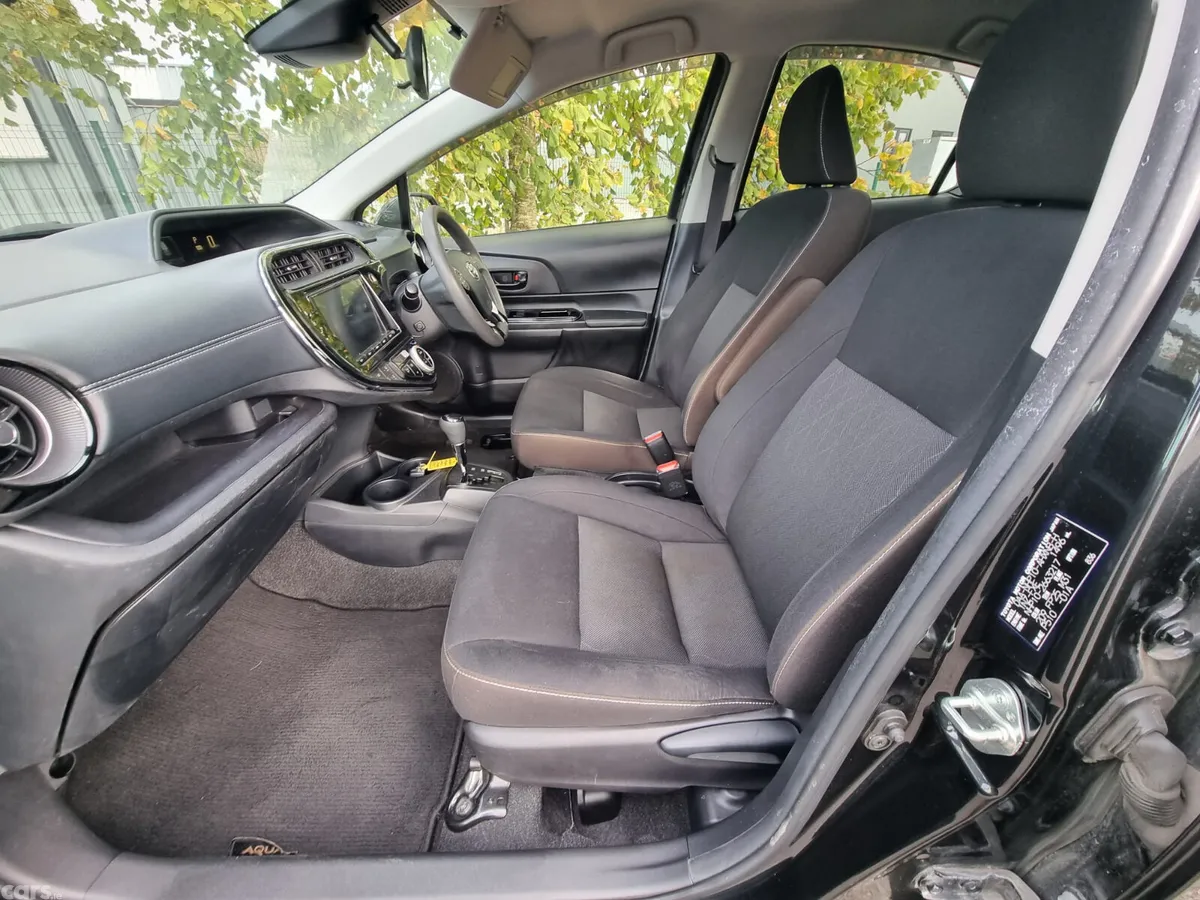 Toyota Aqua Hatchback, Petrol Hybrid, 2020, White