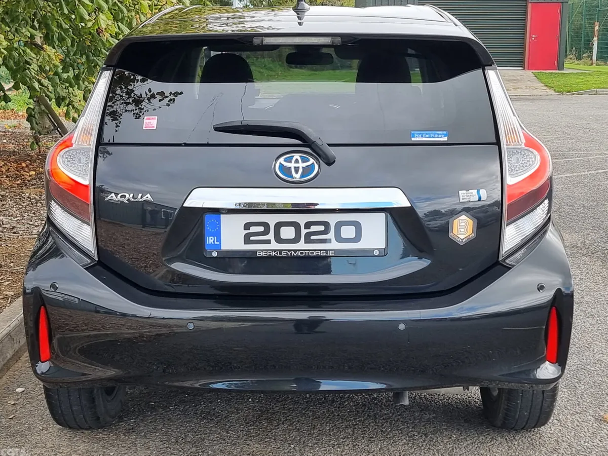 Toyota Aqua Hatchback, Petrol Hybrid, 2020, White