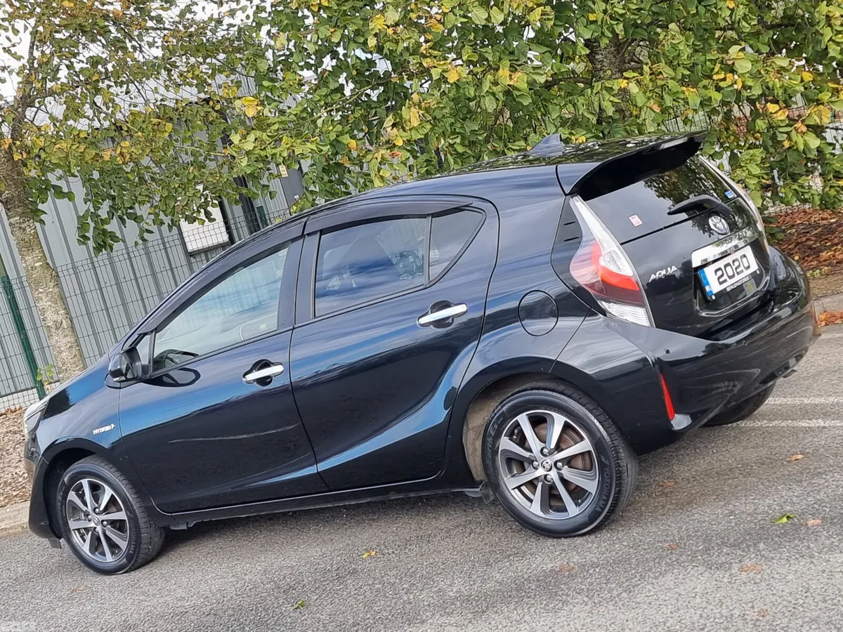 Toyota Aqua Hatchback, Petrol Hybrid, 2020, White
