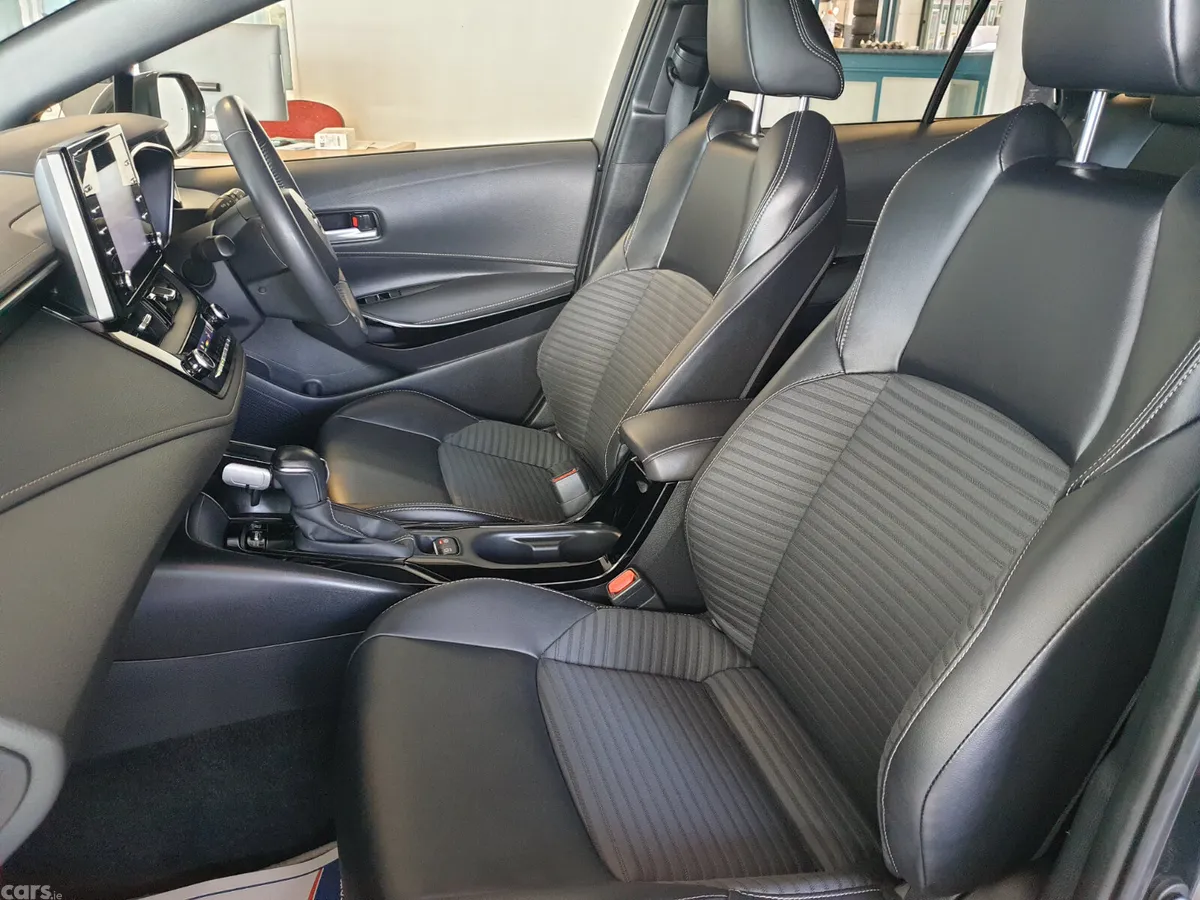 Toyota Corolla Estate, Petrol Hybrid, 2021, Black