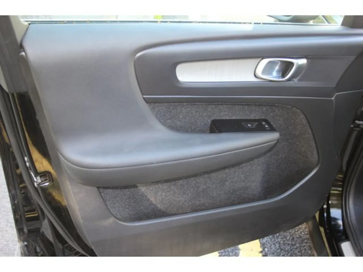 Volvo XC40 Estate, Petrol Hybrid, 2021, Black