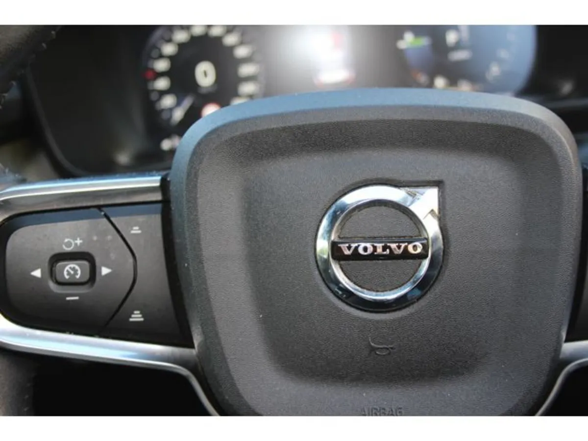 Volvo XC40 Estate, Petrol Hybrid, 2021, Black