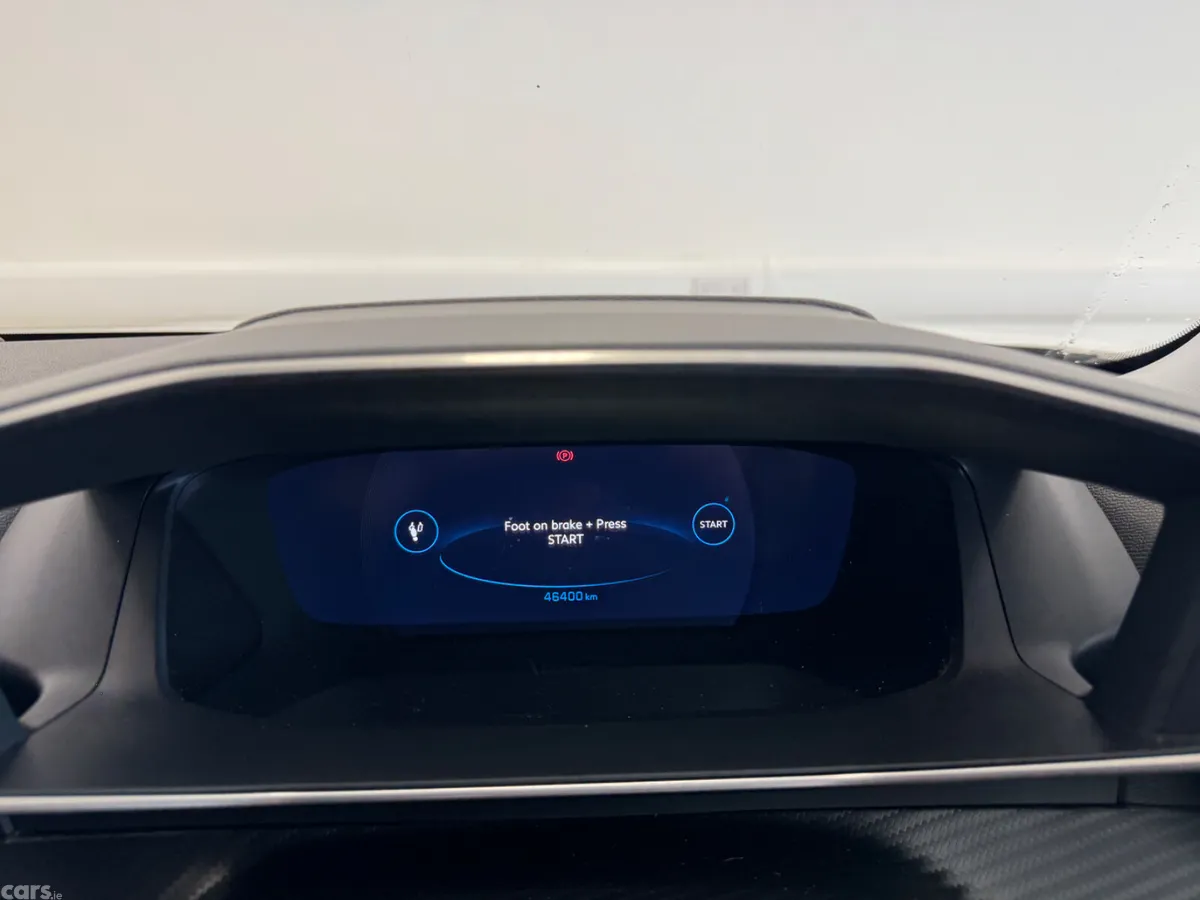 Peugeot 2008 MPV, Petrol, 2021, White