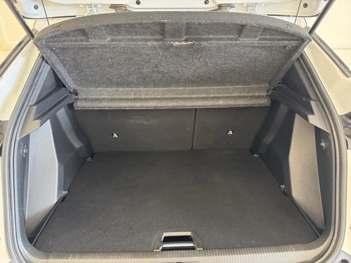 Peugeot 2008 MPV, Petrol, 2021, White