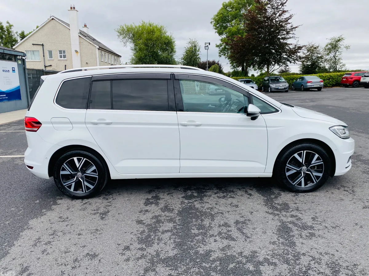 Volkswagen Touran MPV, Diesel, 2021, White
