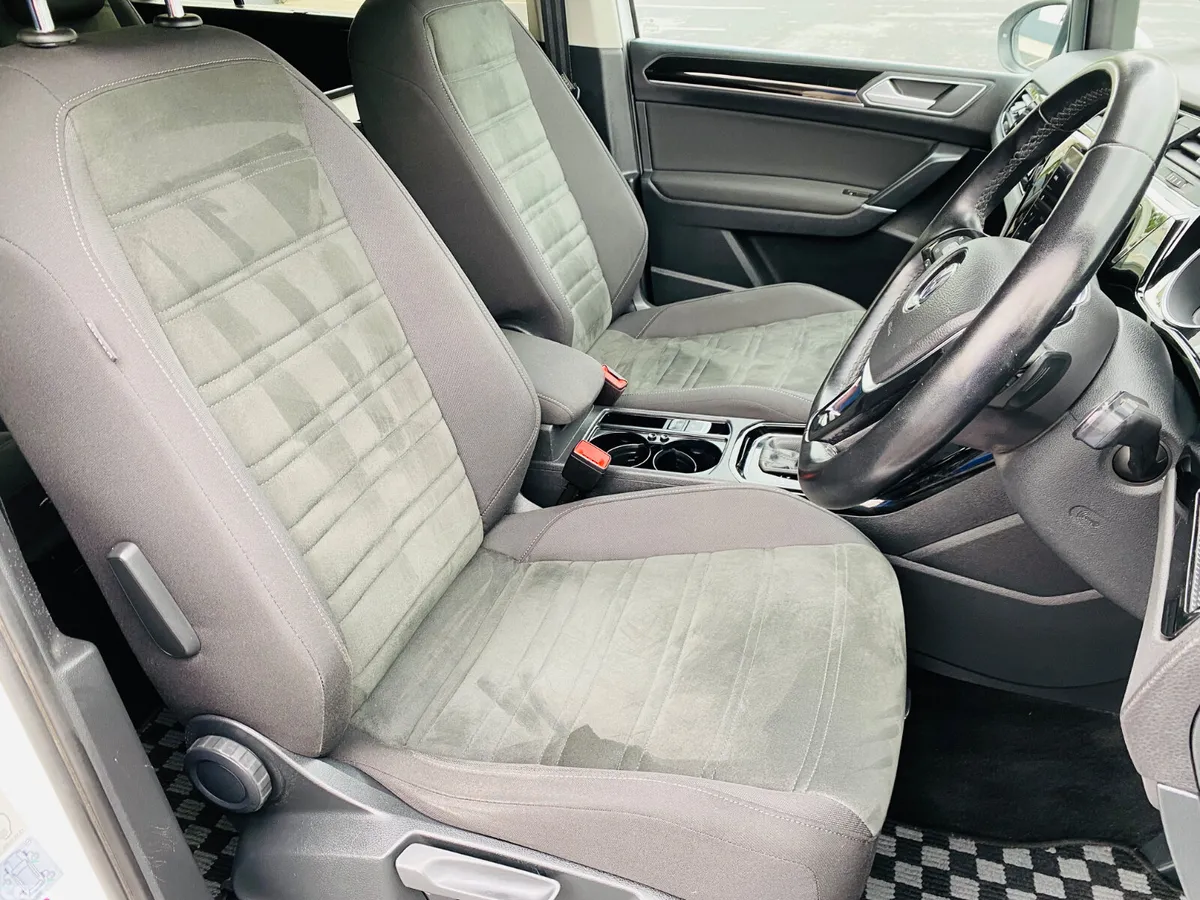 Volkswagen Touran MPV, Diesel, 2021, White