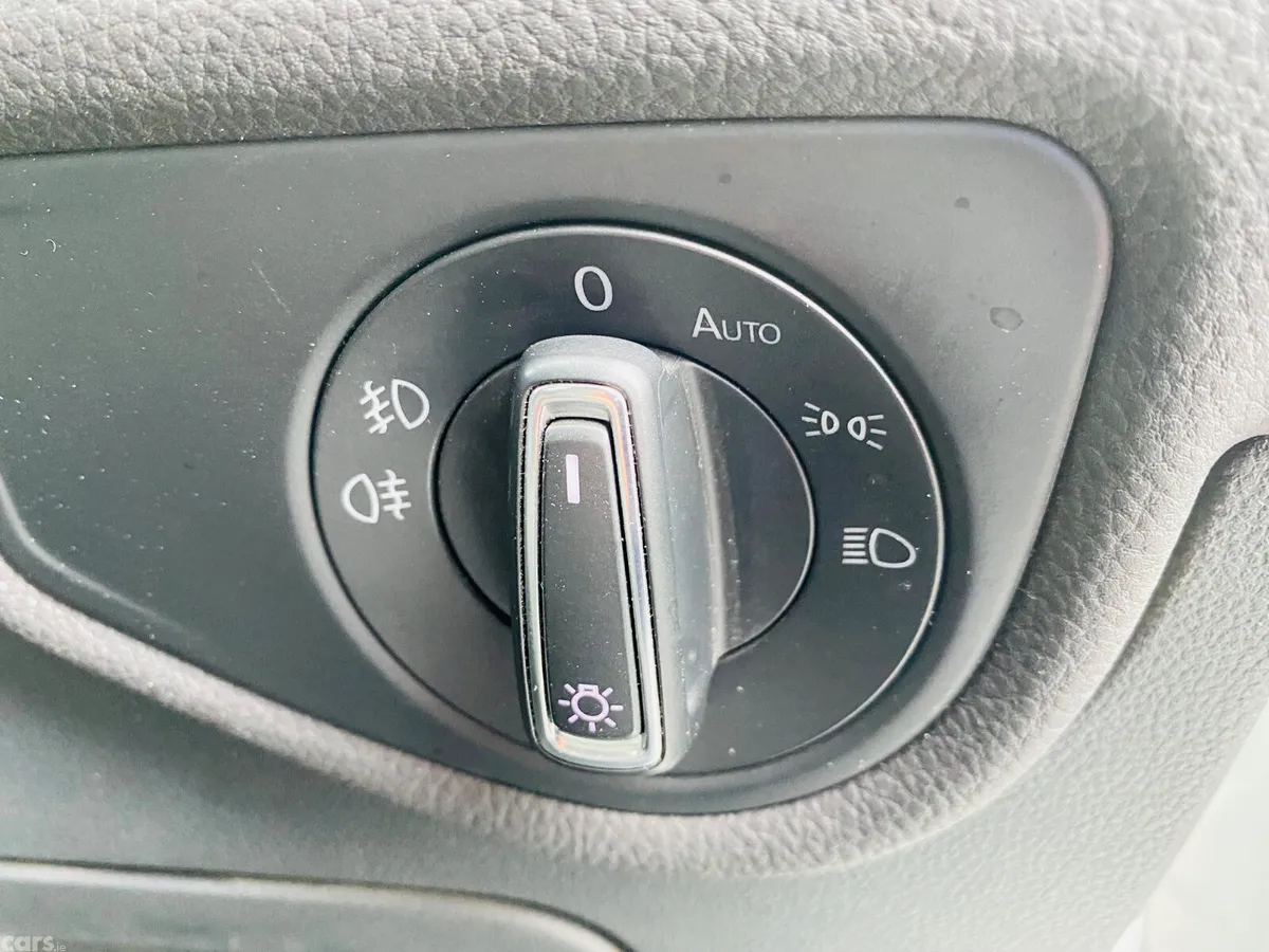Volkswagen Touran MPV, Diesel, 2021, White