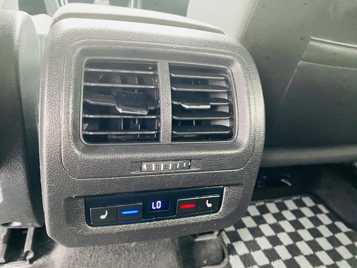 Volkswagen Touran MPV, Diesel, 2021, White