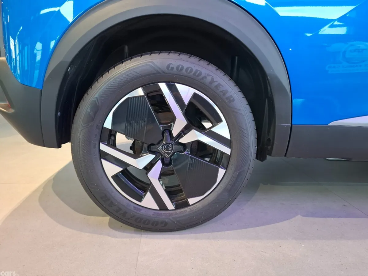 Peugeot 2008 MPV, Petrol, 2025, Blue