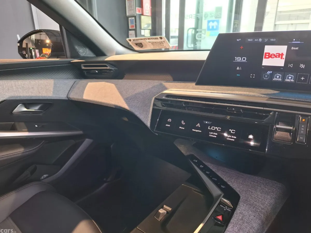 Peugeot 3008 MPV, Petrol, 2025, Grey