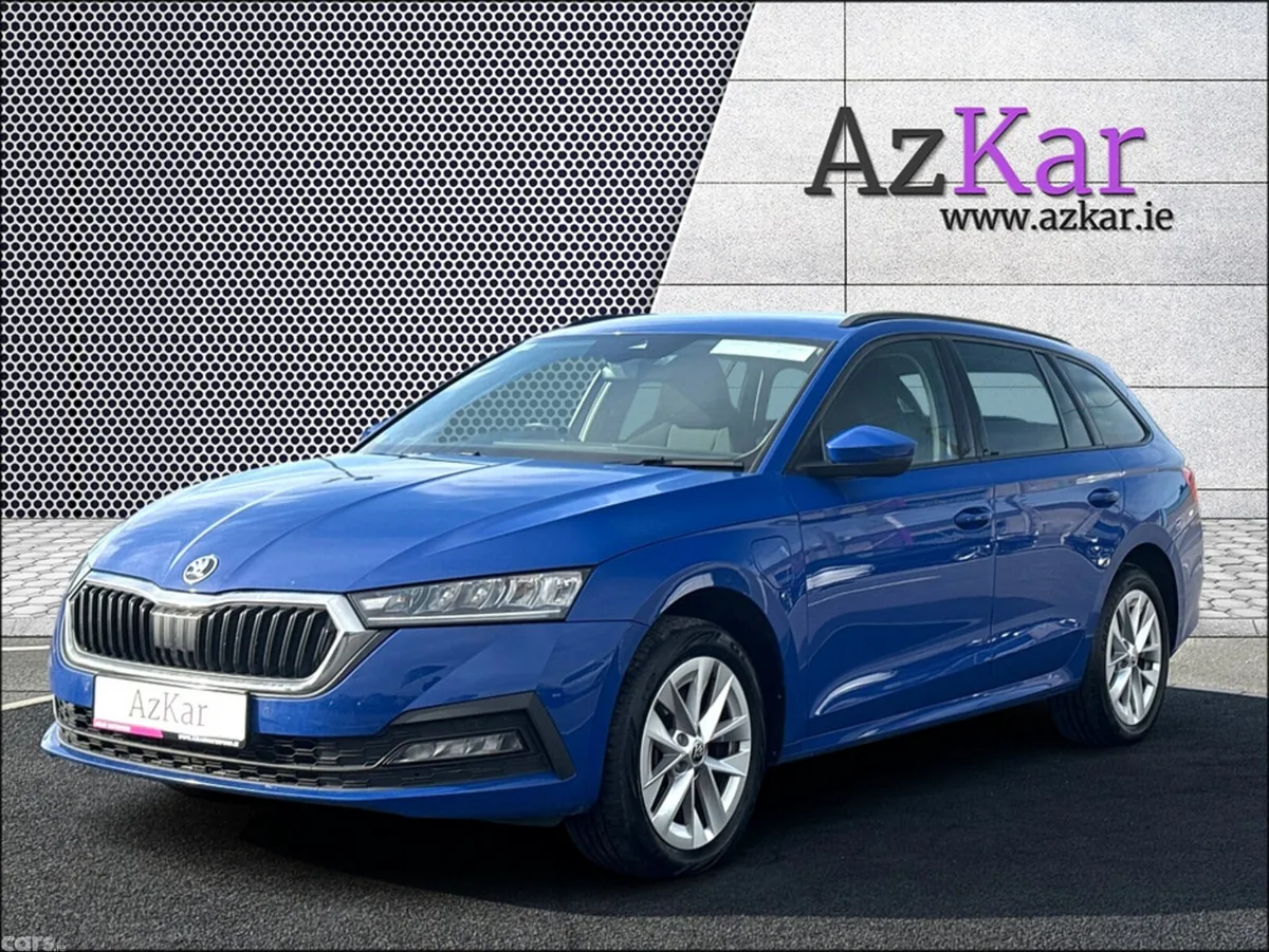 Skoda Octavia Saloon, Petrol Plug-in Hybrid, 2023, Blue
