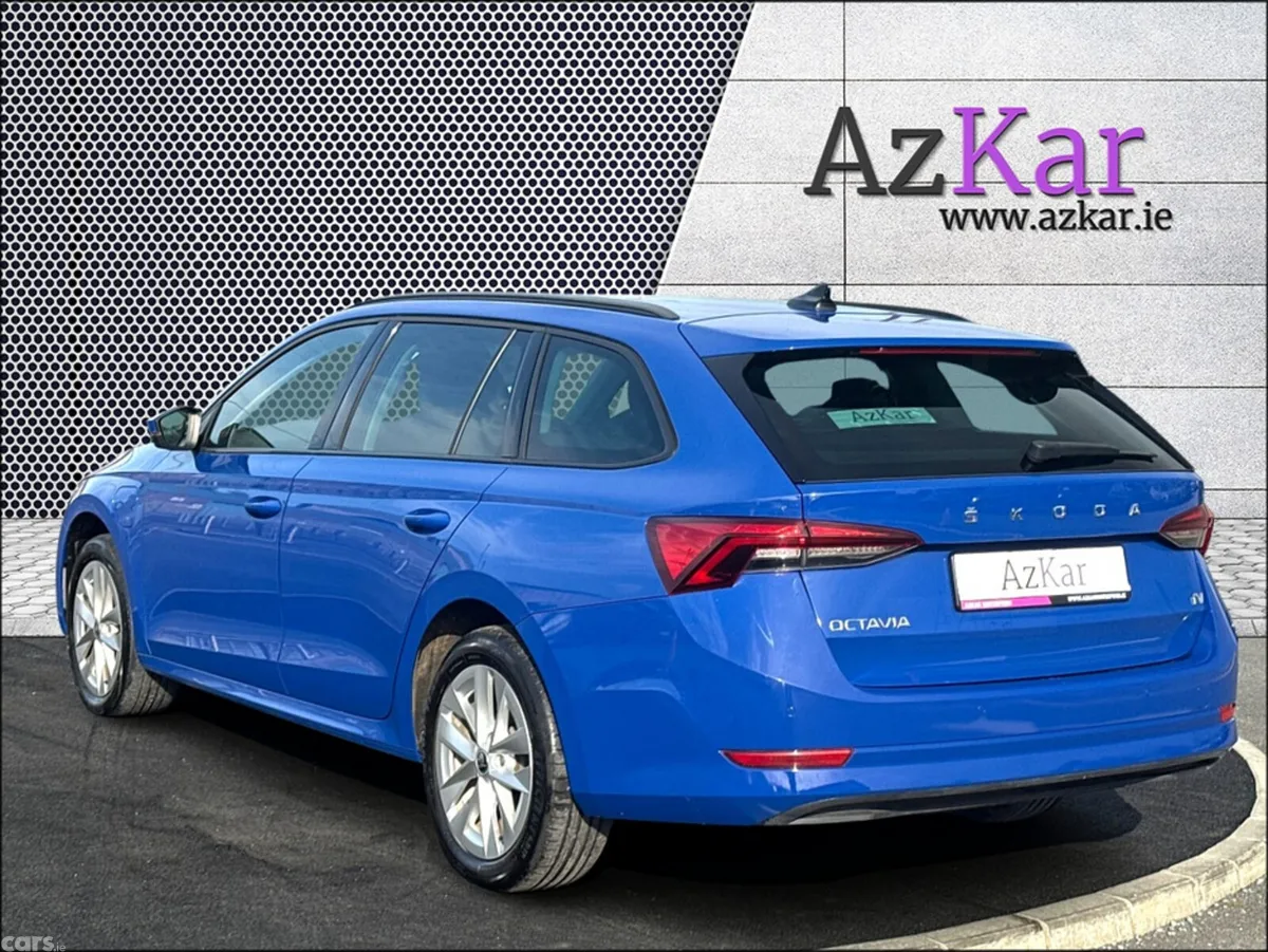 Skoda Octavia Saloon, Petrol Plug-in Hybrid, 2023, Blue