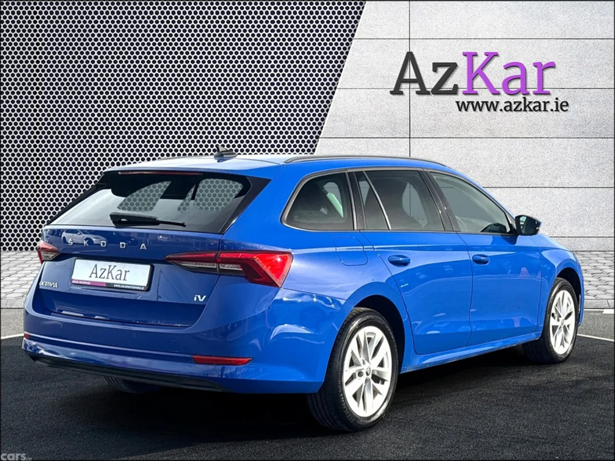 Skoda Octavia Saloon, Petrol Plug-in Hybrid, 2023, Blue