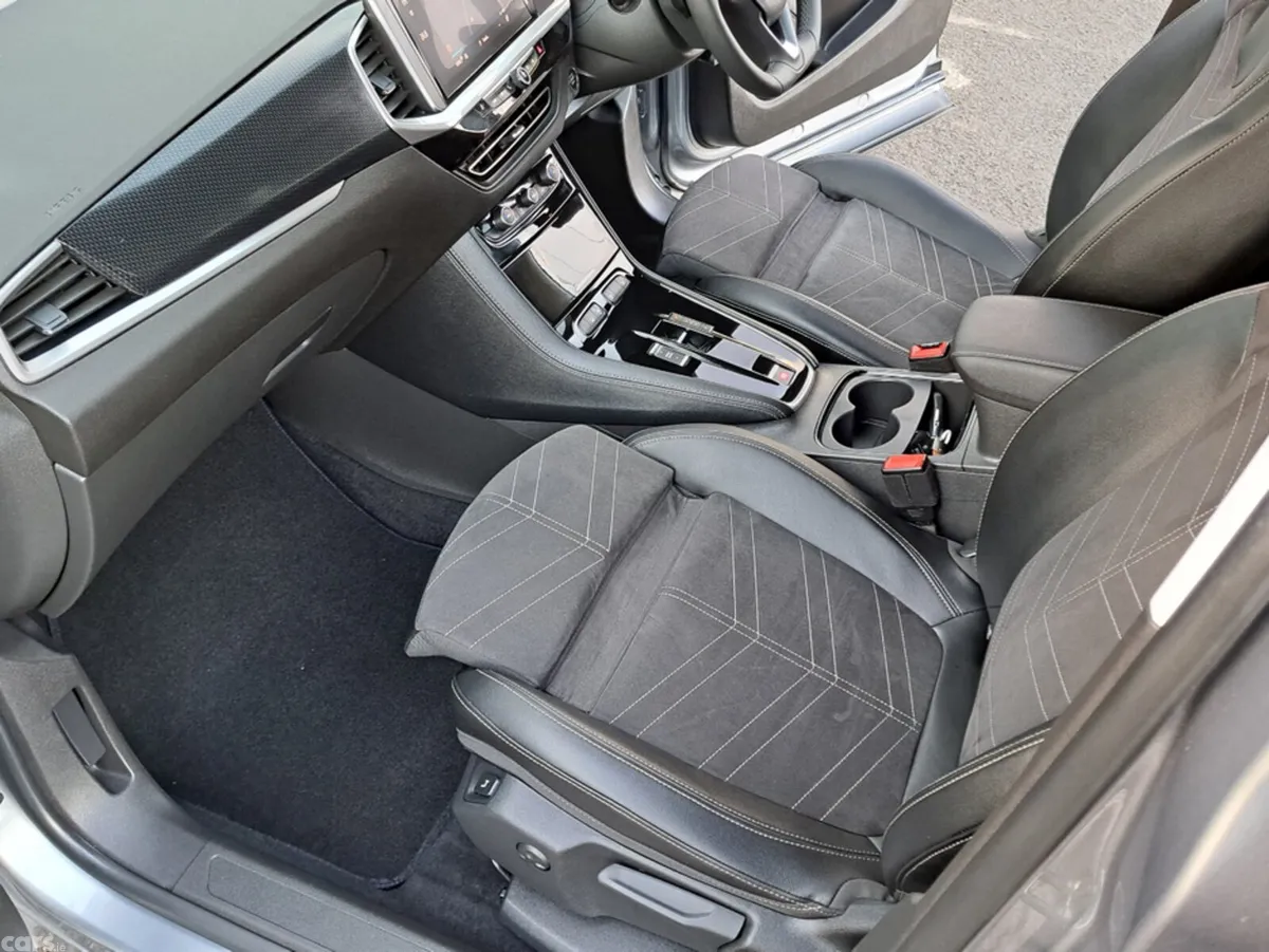 Opel Grandland Hatchback, Petrol Hybrid, 2024, Grey