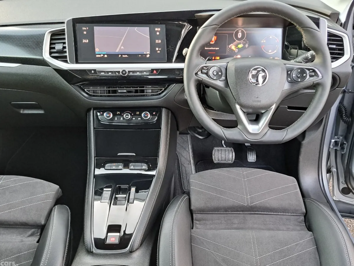 Opel Grandland Hatchback, Petrol Hybrid, 2024, Grey