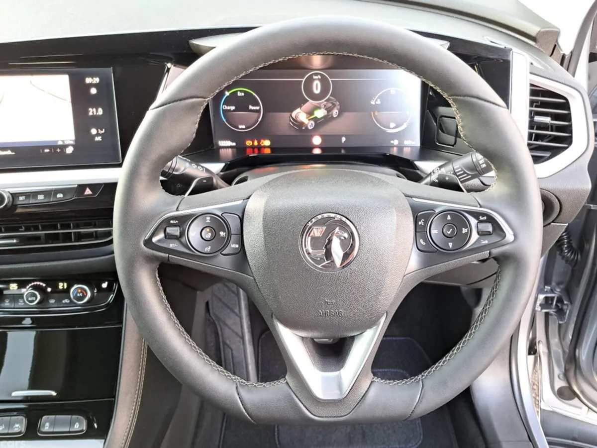 Opel Grandland Hatchback, Petrol Hybrid, 2024, Grey