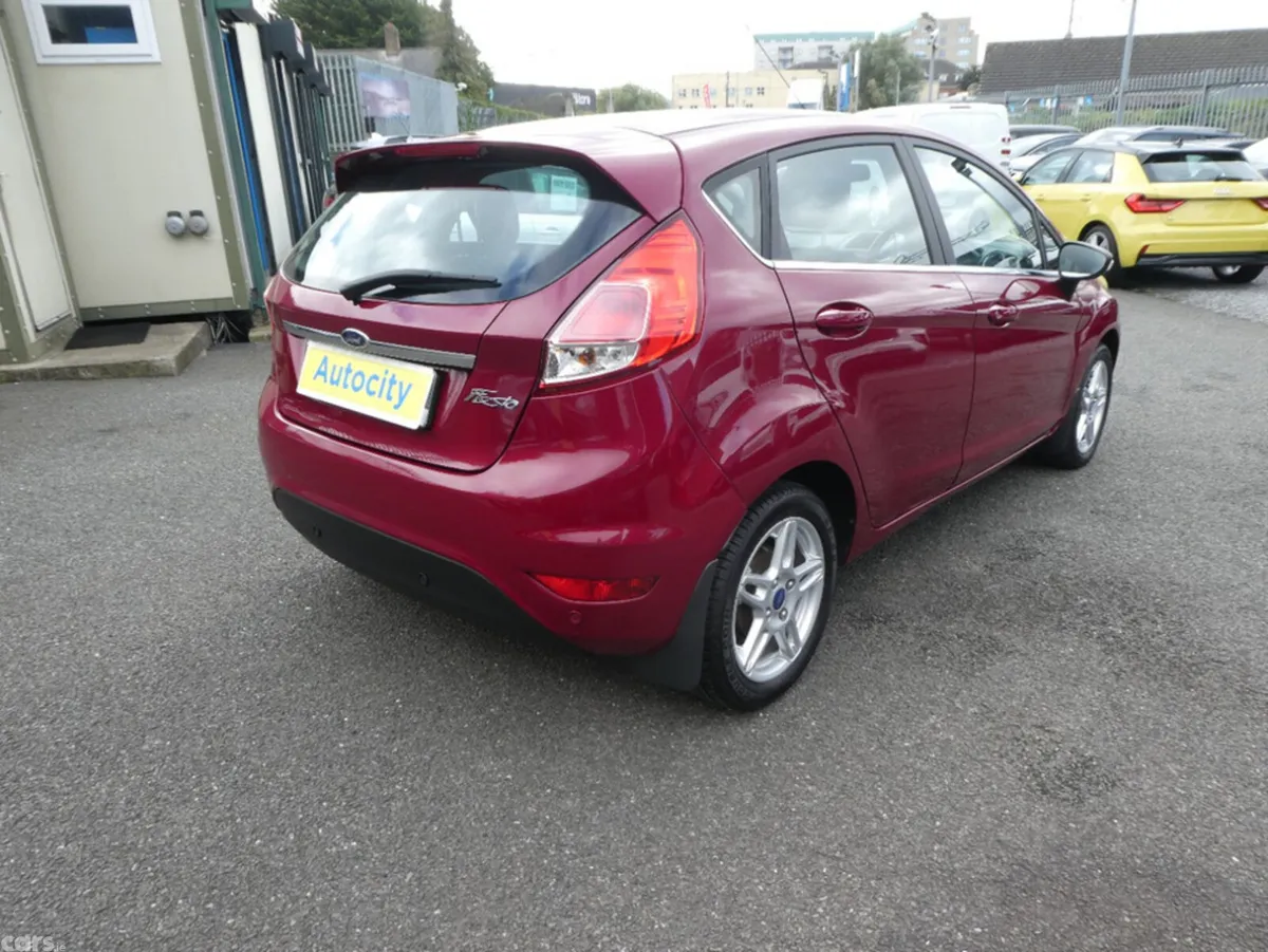 Ford Fiesta Hatchback, Petrol, 2014, Red