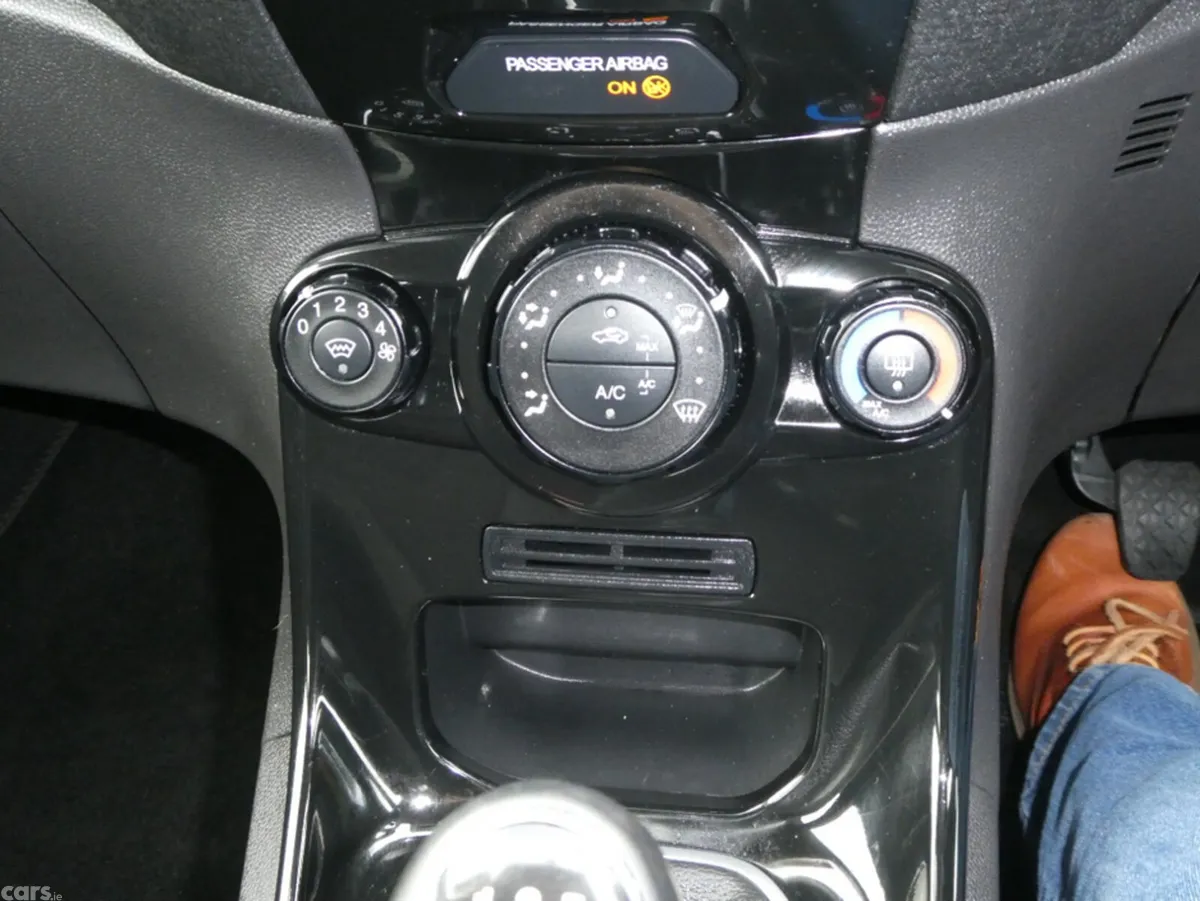 Ford Fiesta Hatchback, Petrol, 2014, Red