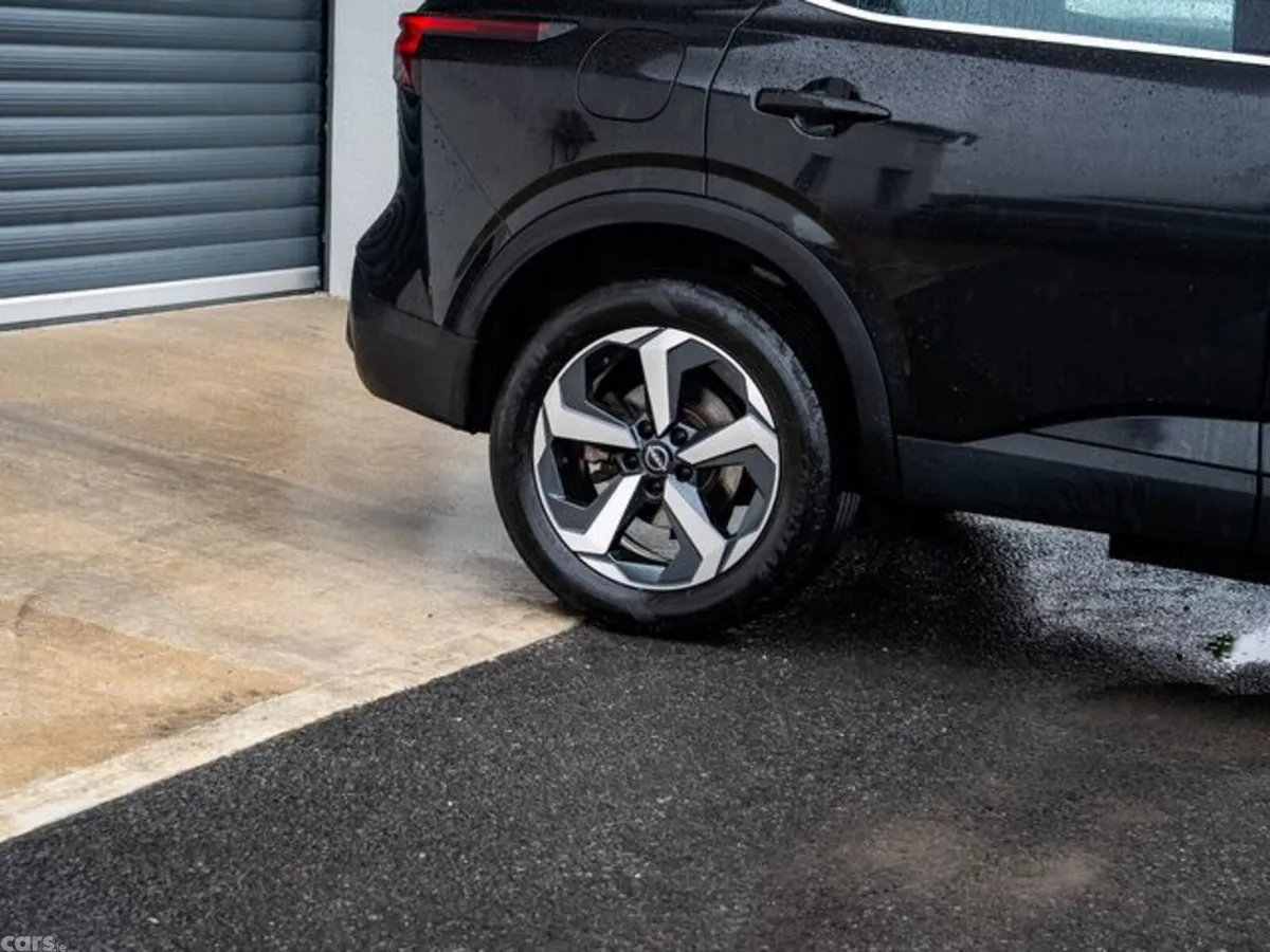 Nissan Qashqai MPV, Petrol, 2024, Black