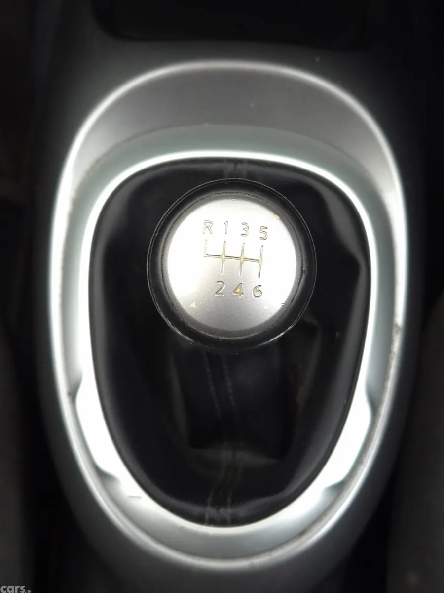 Nissan Juke SUV, Diesel, 2017, Grey