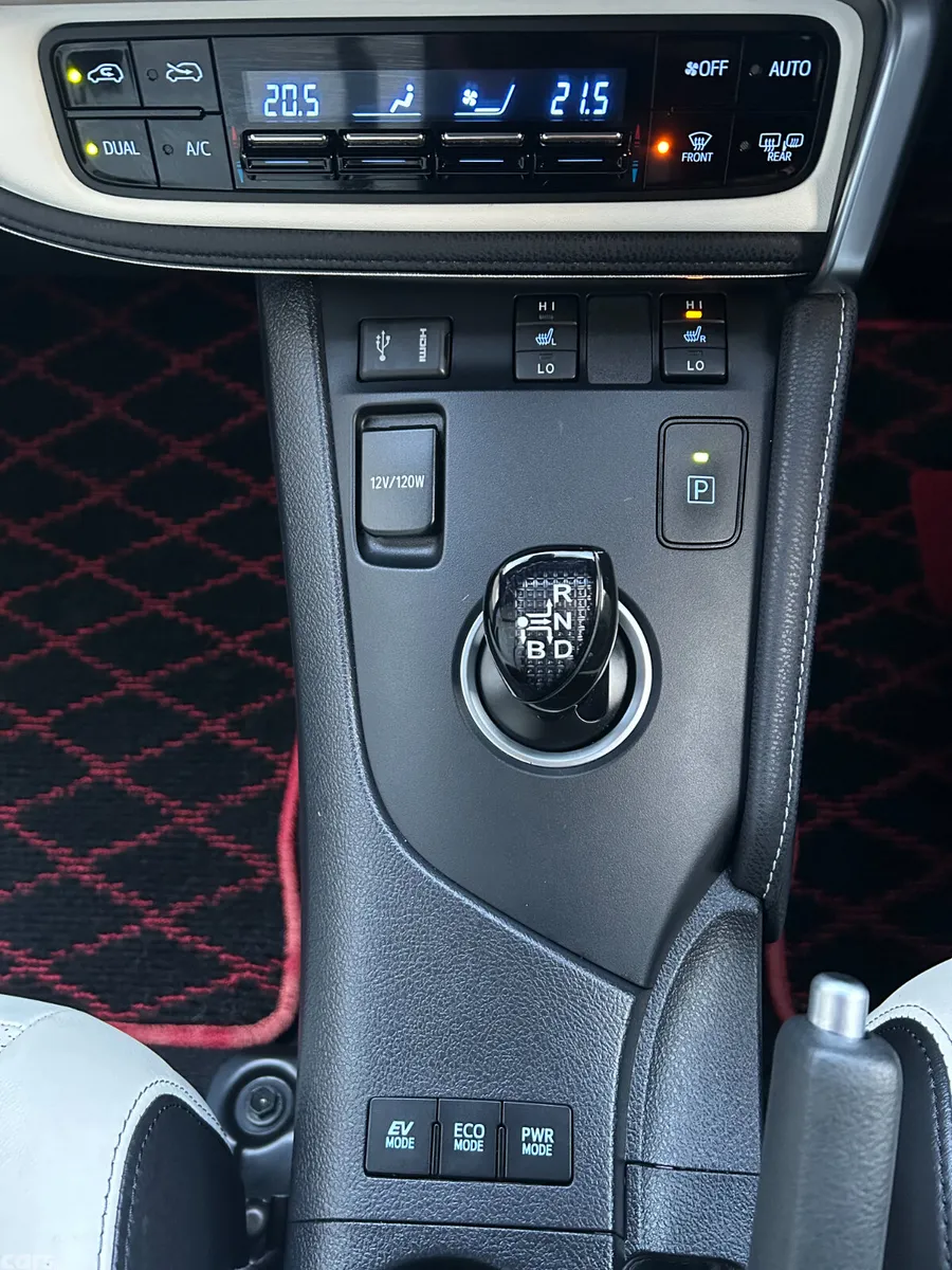 Toyota Auris Hatchback, Petrol Hybrid, 2017, Blue