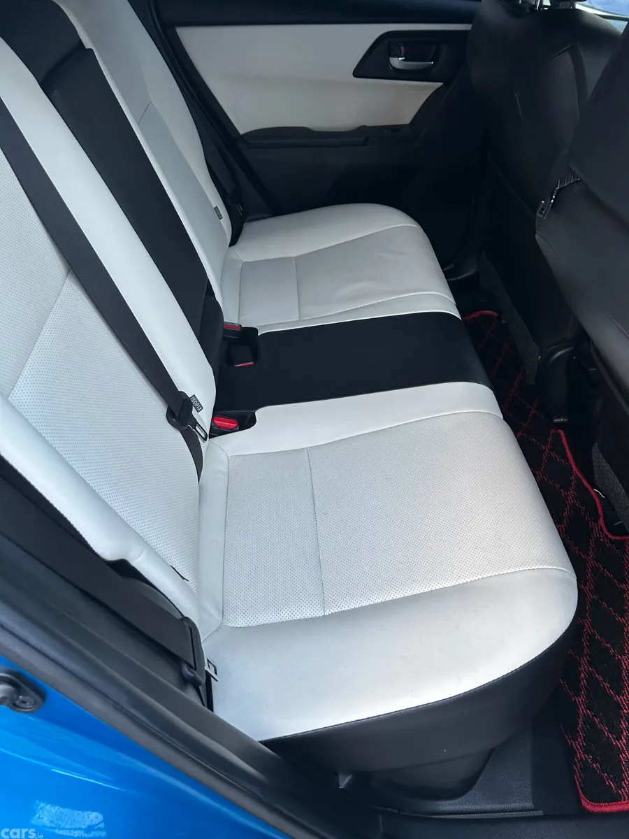 Toyota Auris Hatchback, Petrol Hybrid, 2017, Blue