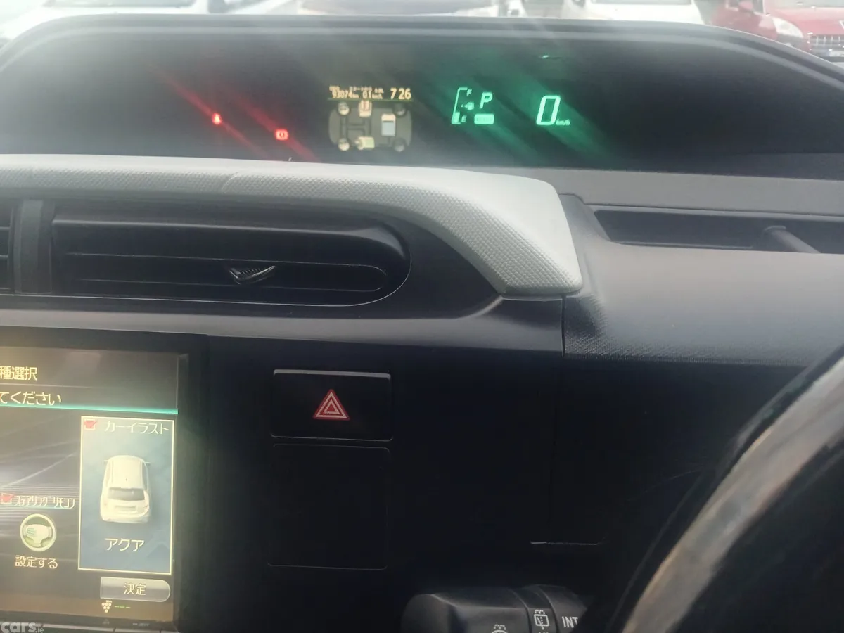 Toyota Aqua Hatchback, Petrol Hybrid, 2013, White