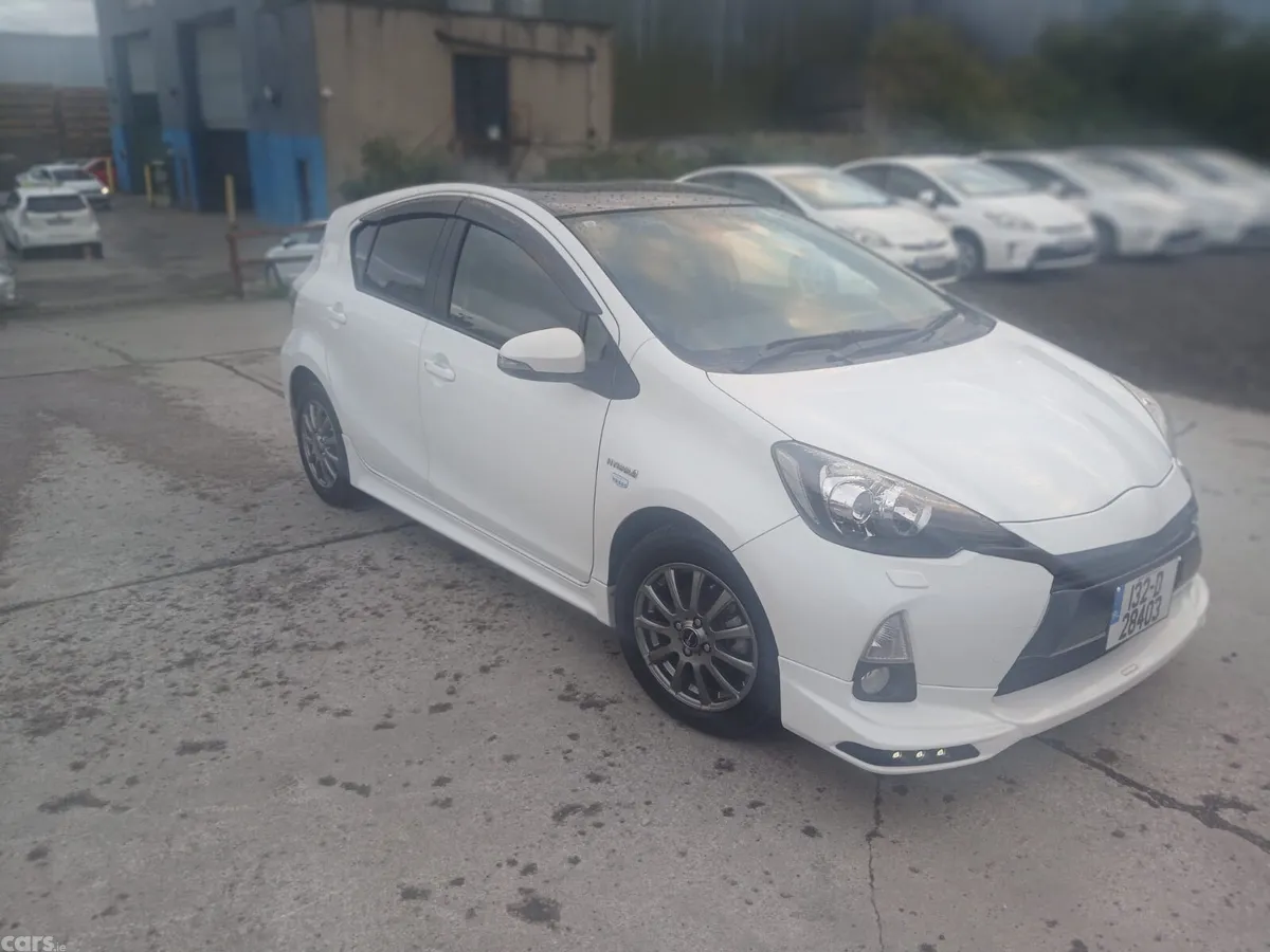 Toyota Aqua Hatchback, Petrol Hybrid, 2013, White