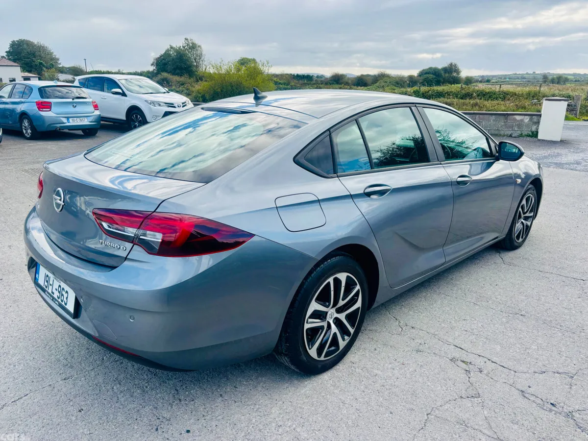 Opel Insignia Hatchback, Diesel, 2019, Grey