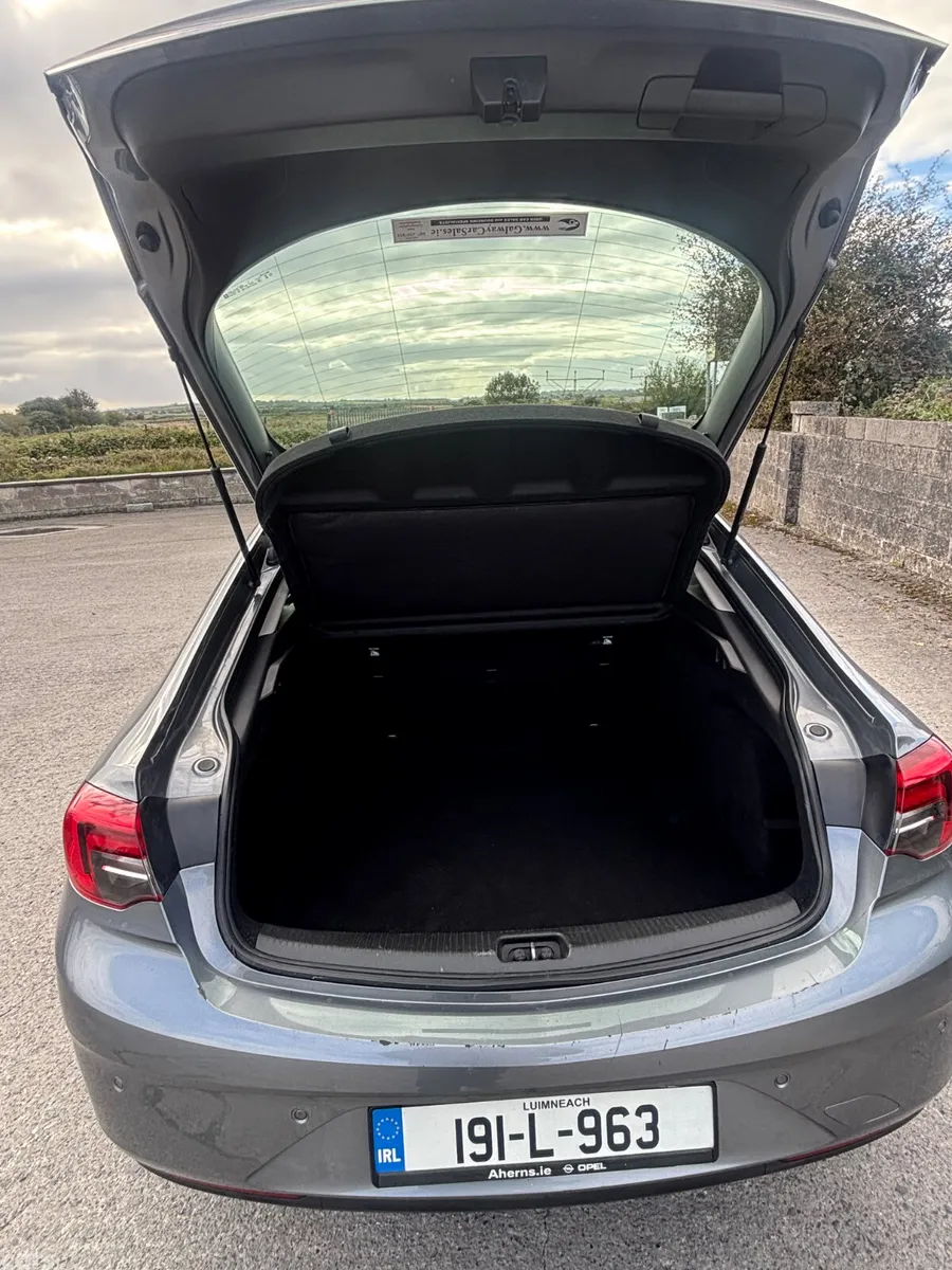 Opel Insignia Hatchback, Diesel, 2019, Grey