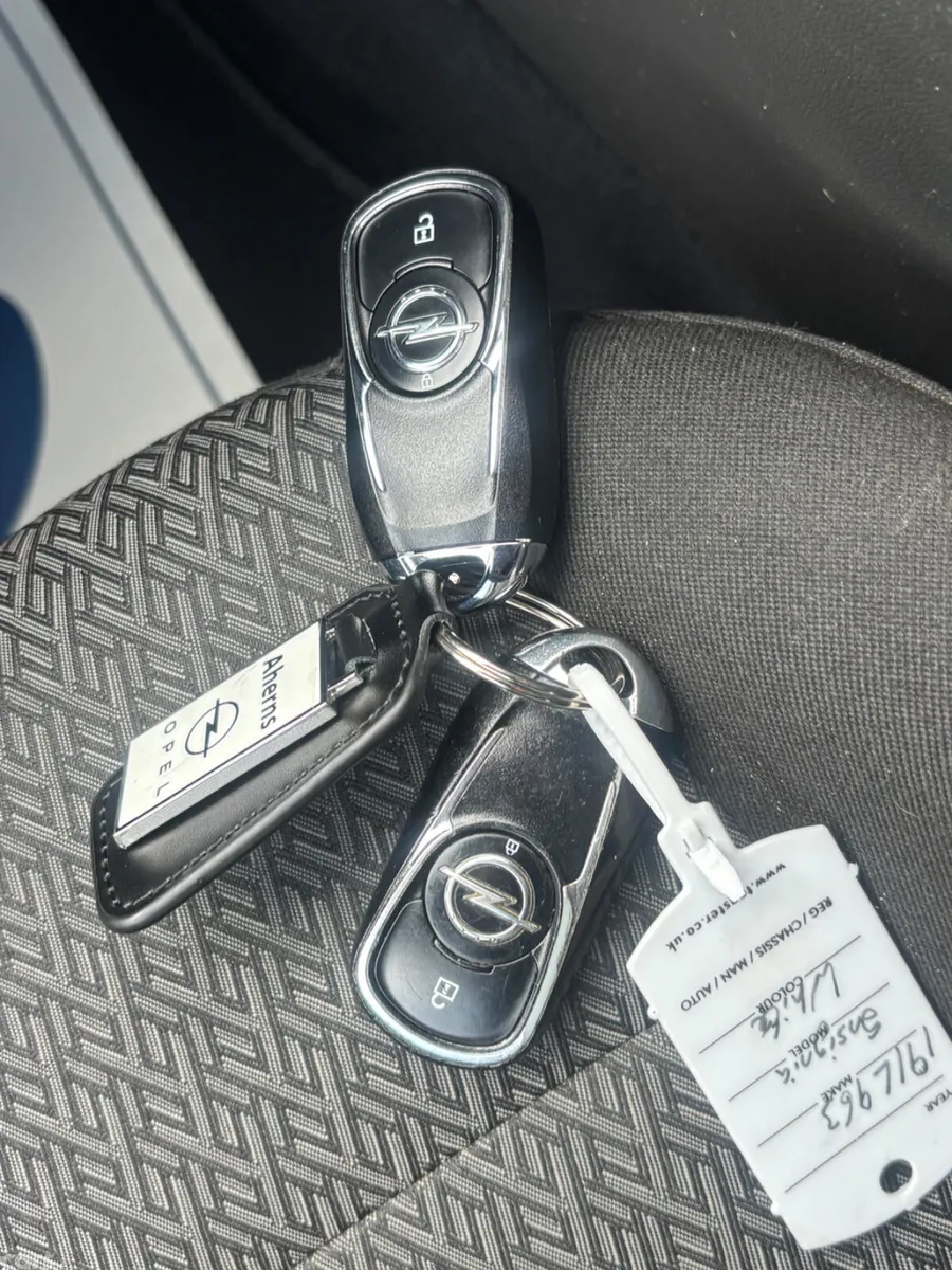 Opel Insignia Hatchback, Diesel, 2019, Grey
