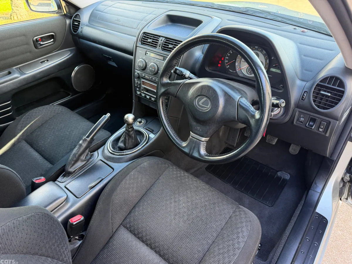 Lexus IS Saloon, Petrol, 2002, Silver