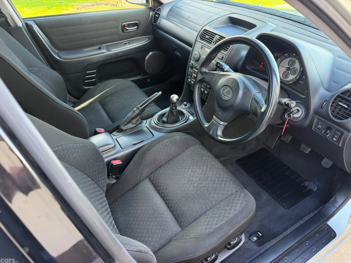 Lexus IS Saloon, Petrol, 2002, Silver