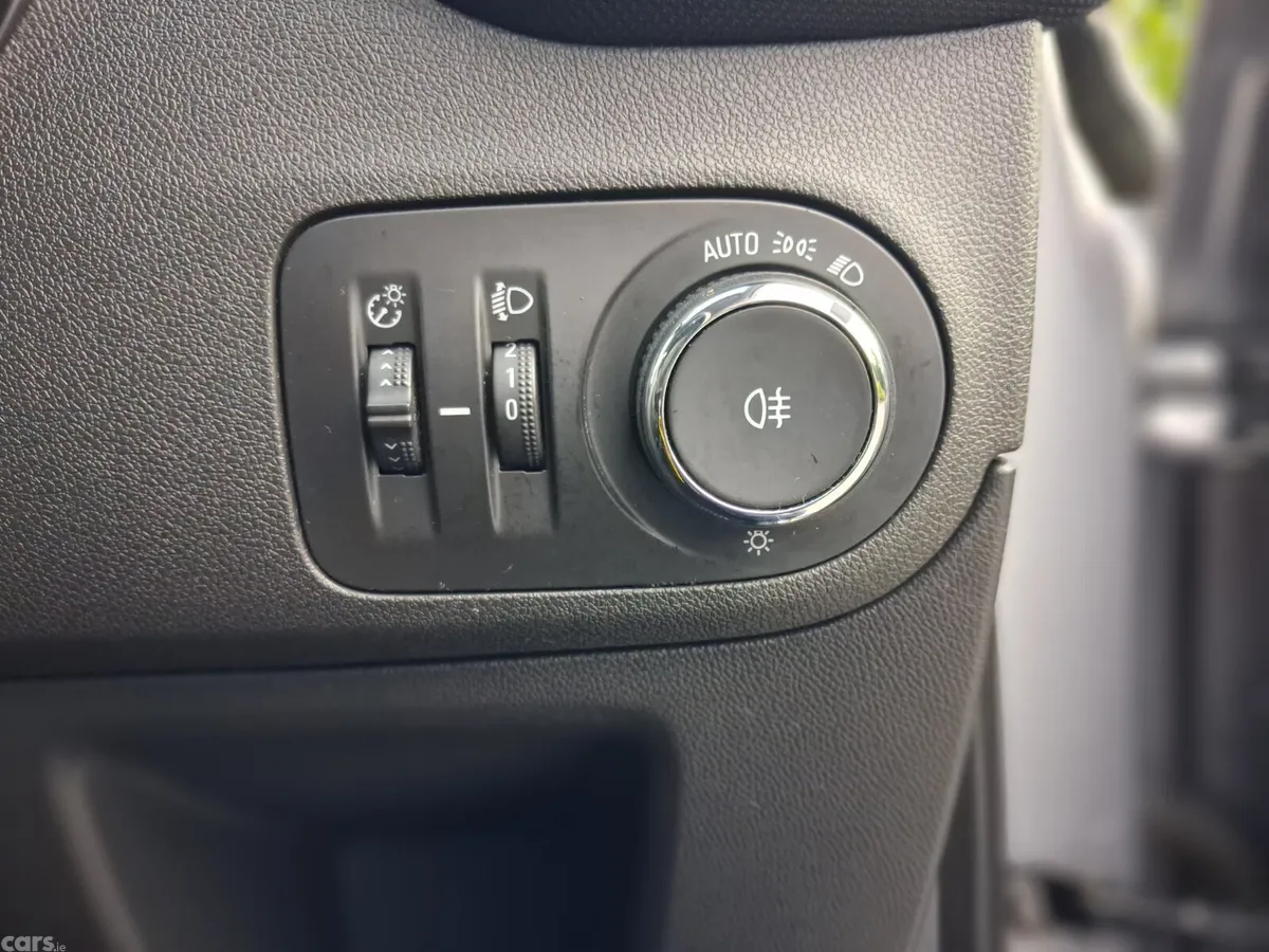 Opel Crossland SUV, Diesel, 2022, Grey