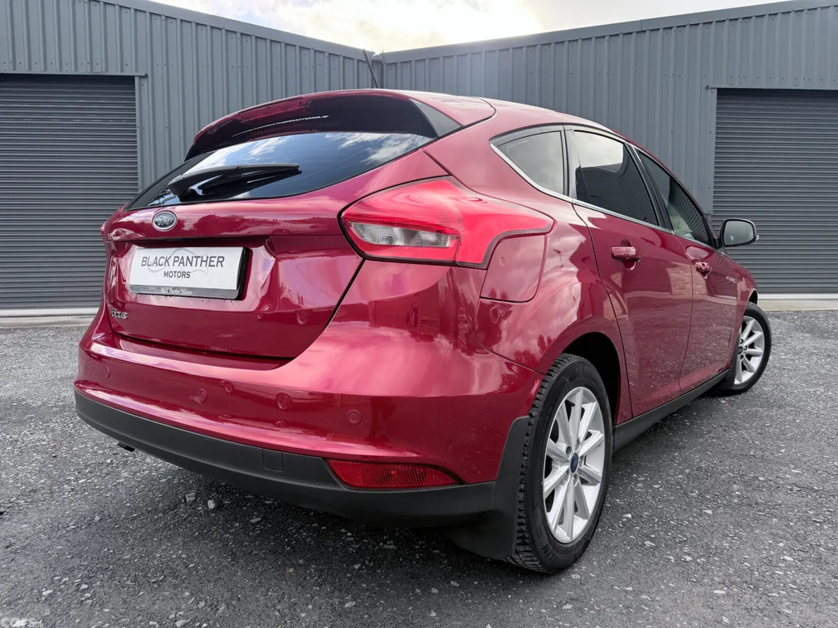 Ford Focus Hatchback, Diesel, 2017, Red